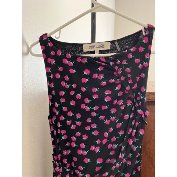 Dress - Picture 2 of 6